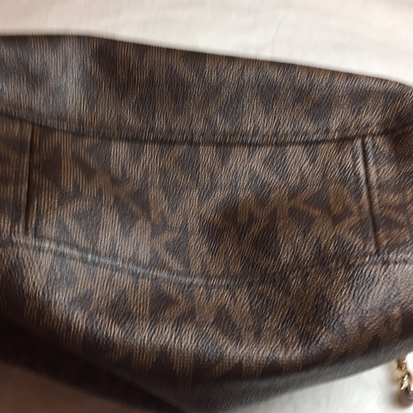Gorgeous MICHAEL KORS BROWN CROSSBODY JUST REDUCED - Picture 11 of 12